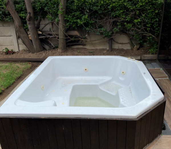 6-7 Seater Jacuzzi with recliner in a wooden deck-no cover